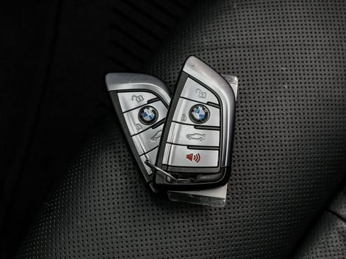 Used 2023 BMW M550i xDrive w/ Executive Package image 59