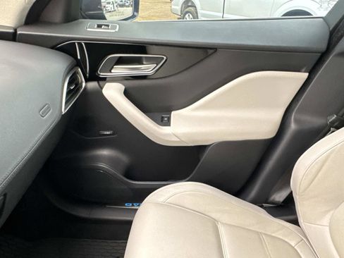 Used 2020 Jaguar F-PACE Prestige image 26