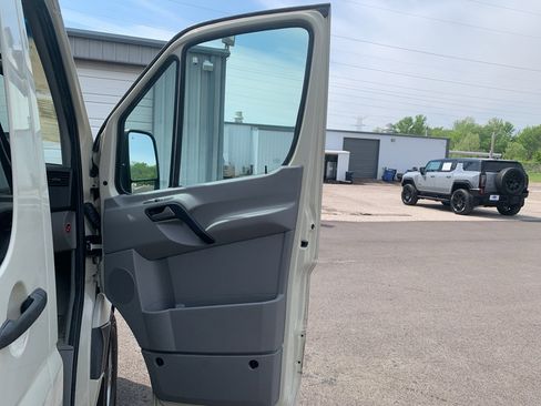 Used 2018 Mercedes-Benz Sprinter 2500 image 29