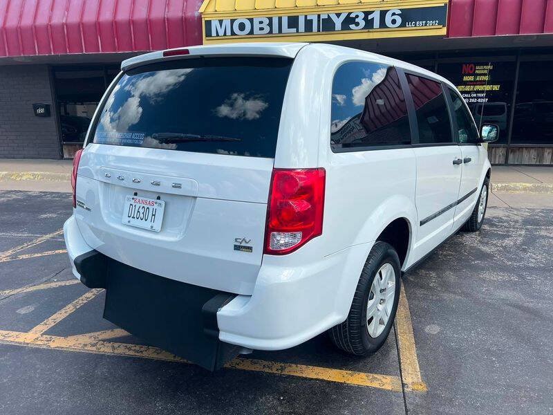 Used 2011 Dodge Grand Caravan FWD image 11