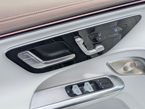 New 2026 Mercedes-Benz EQE 320 4MATIC SUV image 15