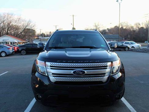 Used 2013 Ford Explorer XLT image 2