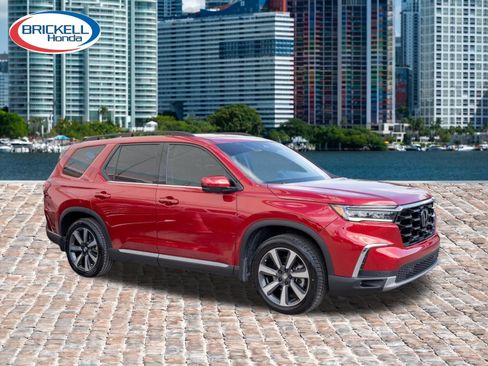 Certified 2025 Honda Pilot Touring image 1