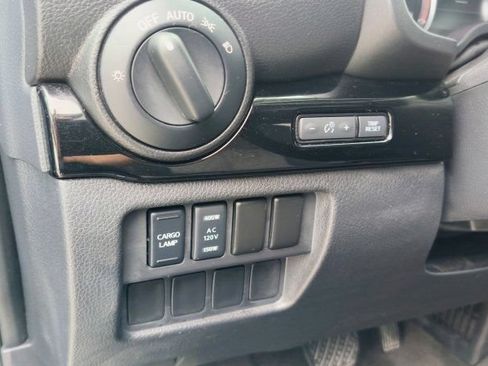 Used 2021 Nissan Titan SV w/ SV Convenience Package RWD image 14