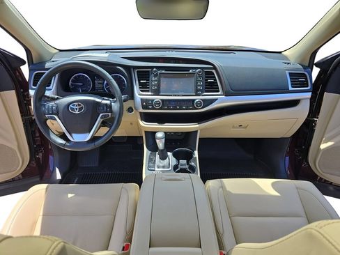 Certified 2019 Toyota Highlander XLE AWD/4WD image 12