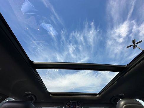 Used 2023 Jeep Grand Cherokee Overland w/ Luxury Tech Group IV image 8