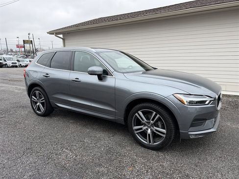 Used 2020 Volvo XC60 T5 Momentum image 2