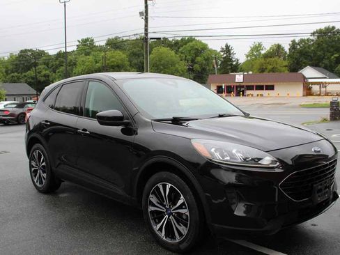 Used 2021 Ford Escape SE w/ SE Sport Appearance Package AWD/4WD image 3