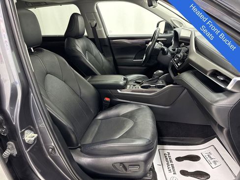 Used 2023 Toyota Highlander Limited image 9