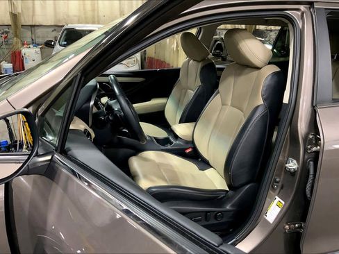 Used 2021 Subaru Outback Limited AWD/4WD image 8