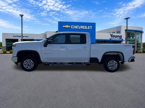 Used 2025 Chevrolet Silverado 2500 LT w/ Convenience Package AWD/4WD image 4