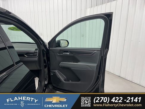 Used 2024 GMC Acadia AT4 w/ Luxury Package image 14