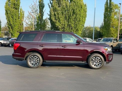 Certified 2024 Ford Expedition XLT image 2