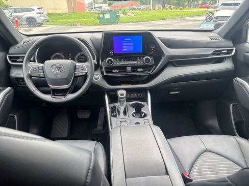 Used 2025 Toyota Highlander XSE AWD/4WD image 35