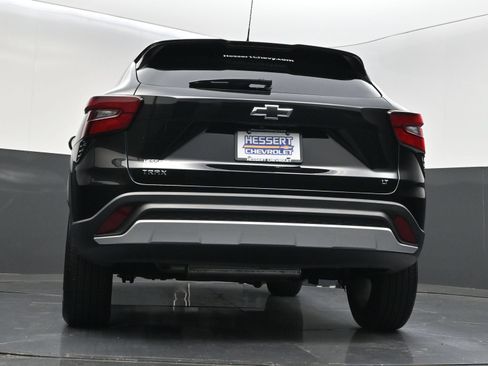 Used 2025 Chevrolet Trax LT w/ LT Convenience Package FWD image 39