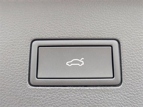 New 2026 Volkswagen Atlas SE image 14