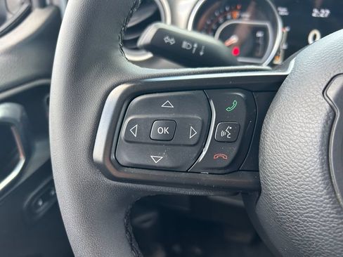 Used 2023 Jeep Gladiator Sport AWD/4WD image 18