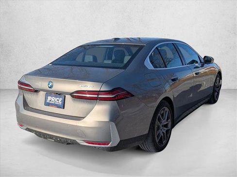 Certified 2025 BMW i5 xDrive40 w/ Premium Package AWD/4WD image 5