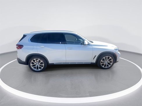 Used 2023 BMW X5 sDrive40i w/ Premium Package image 9