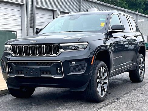 Used 2023 Jeep Grand Cherokee Overland AWD/4WD image 2