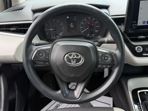 Used 2025 Toyota Corolla LE FWD image 12