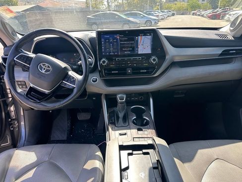 Used 2021 Toyota Highlander Limited FWD image 10