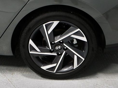 Used 2025 Hyundai Elantra SEL FWD image 18