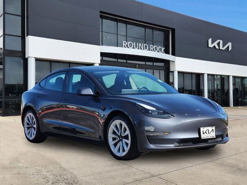 Used 2022 Tesla Model 3 image 3