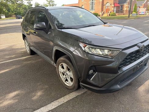 Used 2021 Toyota RAV4 XLE FWD image 3