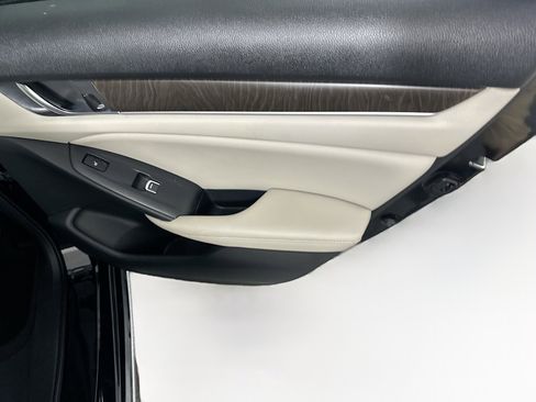 Used 2018 Honda Accord Touring image 29