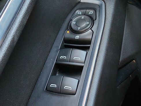 Used 2022 Chevrolet Silverado 1500 LT w/ Z71 Off-Road Package AWD/4WD image 9