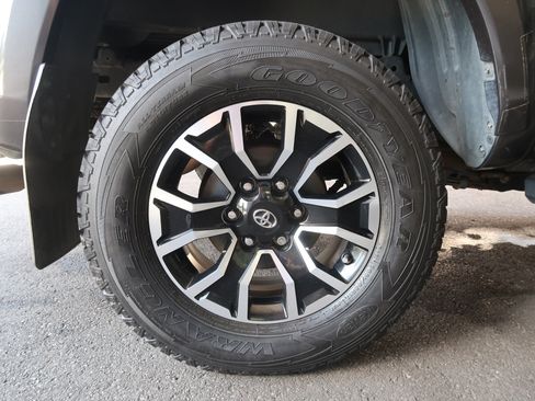 Used 2021 Toyota Tacoma TRD Sport w/ Technology Package RWD image 45