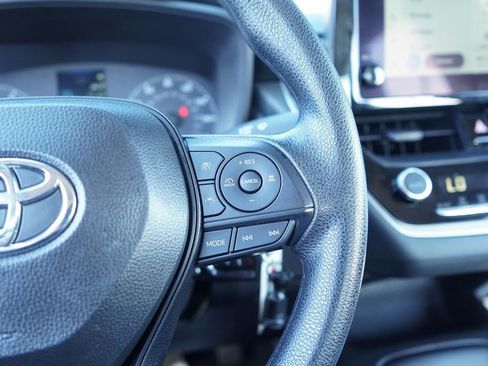 Used 2025 Toyota Corolla LE image 24