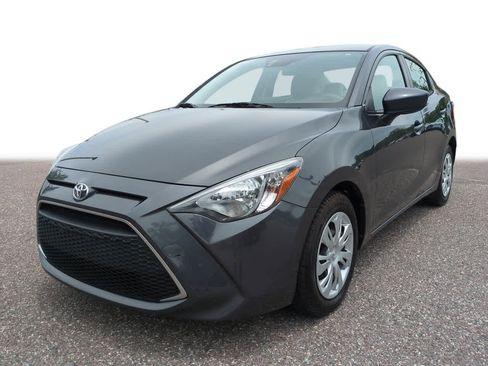 Certified 2019 Toyota Yaris L FWD image 1