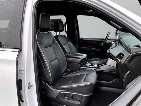 Used 2023 Chevrolet Suburban Premier AWD/4WD image 7