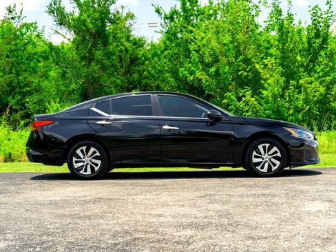 Used 2024 Nissan Altima 2.5 S FWD image 5