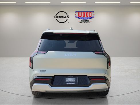 Used 2024 Kia EV9 Land AWD/4WD image 3