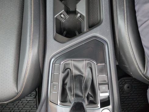 Used 2023 Volkswagen Tiguan SE FWD image 23