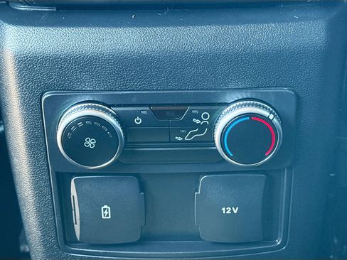 Used 2022 Ford Explorer XLT image 25