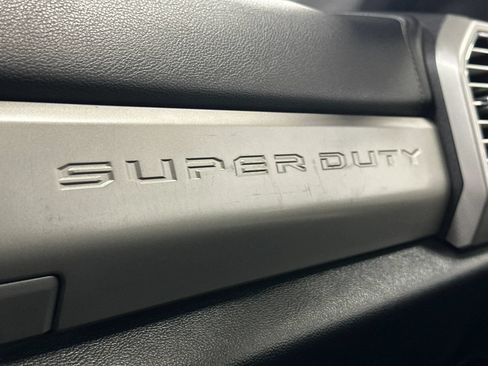 Used 2017 Ford F250 Lariat w/ Lariat Ultimate Package AWD/4WD image 46