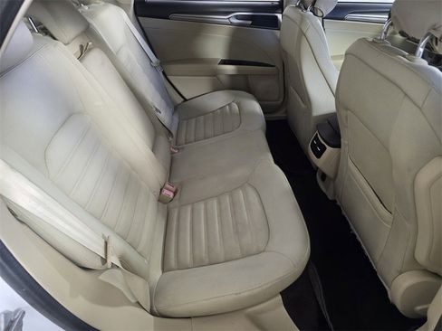 Used 2015 Ford Fusion SE image 27