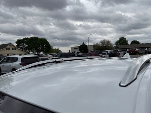 Used 2023 Chevrolet Equinox Premier AWD/4WD image 11