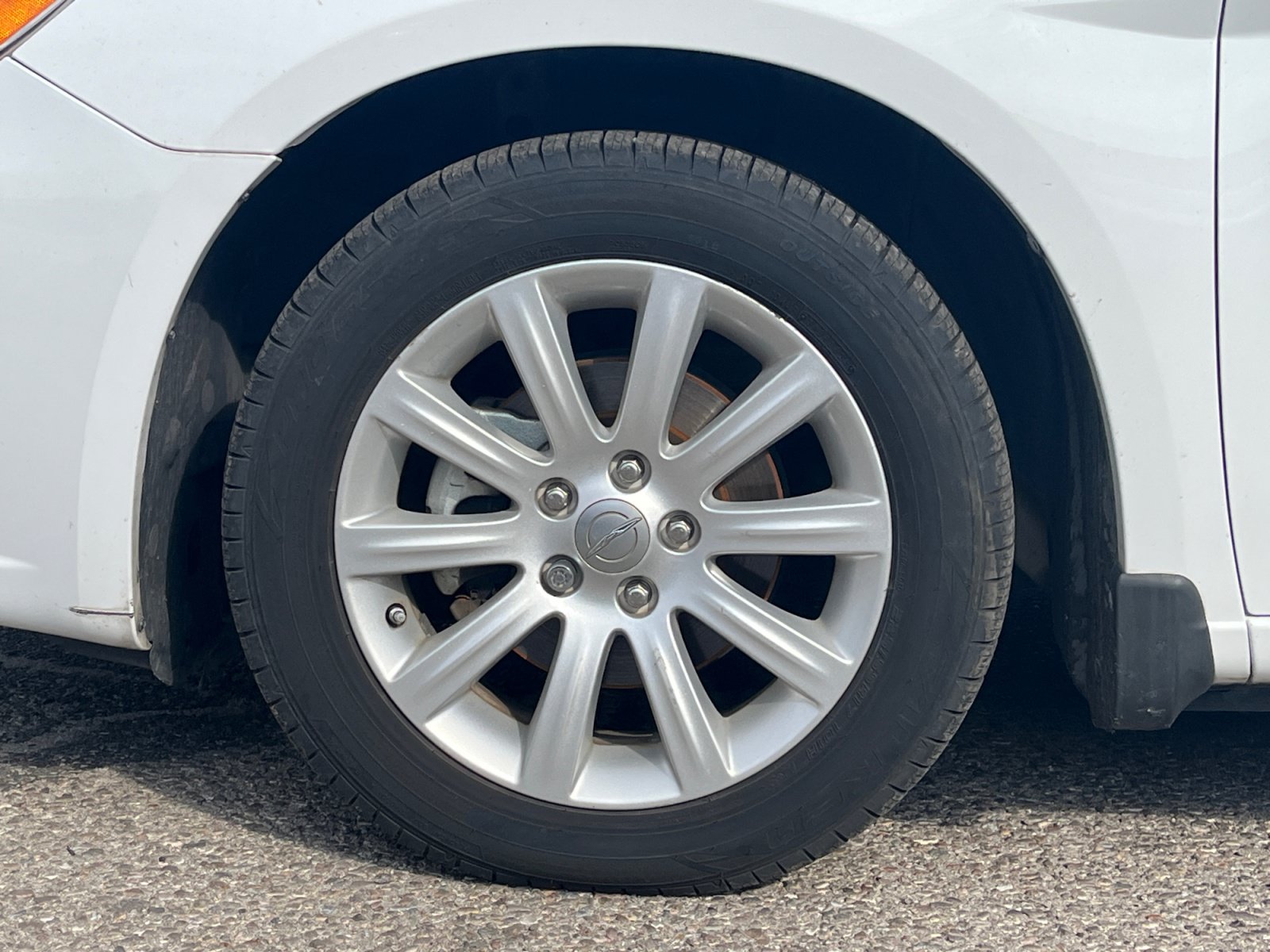 Used 2013 Chrysler 200 Touring FWD image 12