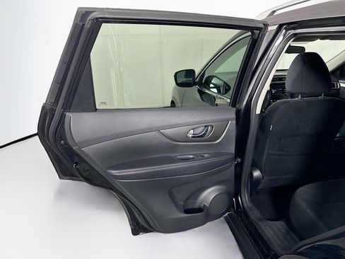 Used 2014 Nissan Rogue SV image 24