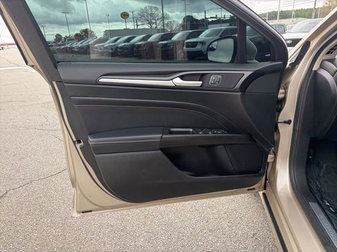 Used 2017 Ford Fusion Titanium image 12