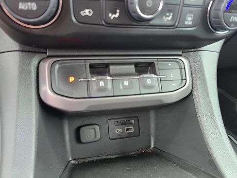Used 2023 GMC Acadia AT4 w/ Preferred Package AWD/4WD image 18