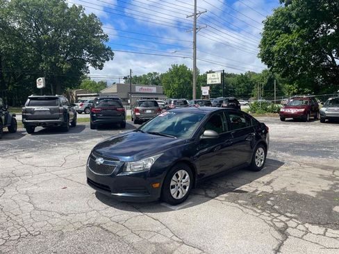 Used 2014 Chevrolet Cruze LS FWD image 1
