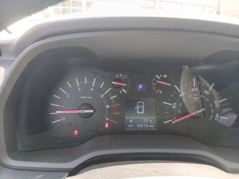 Used 2018 Toyota 4Runner SR5 AWD/4WD image 8