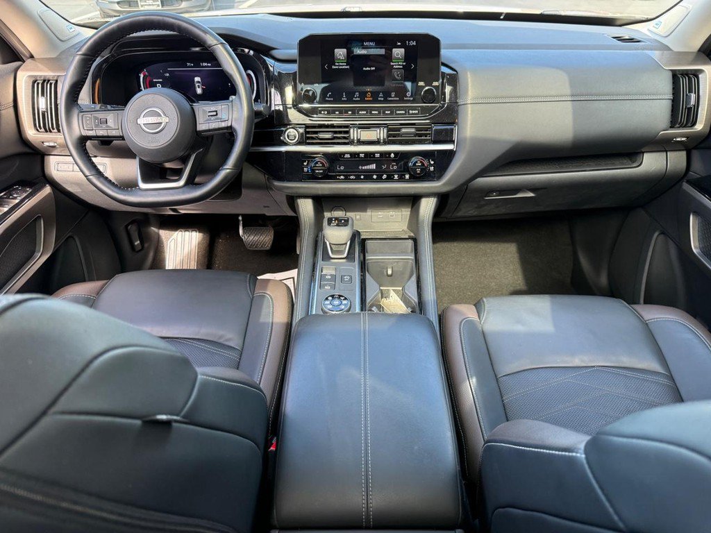 Used 2024 Nissan Pathfinder Platinum w/ Lighting Package (N93) AWD/4WD image 13