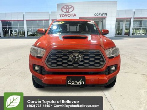 Used 2018 Toyota Tacoma TRD Sport image 3